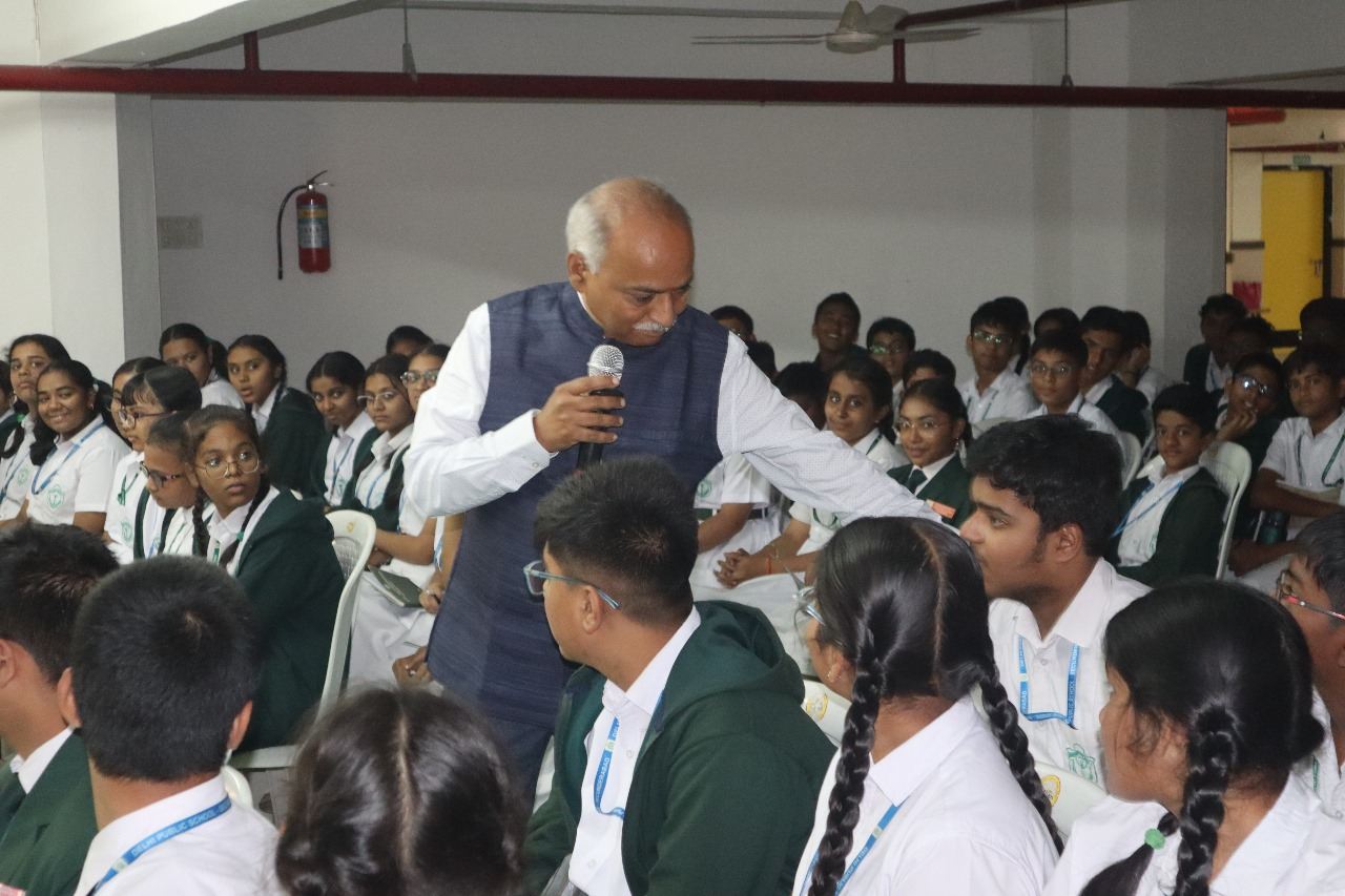 Gaucr facilitator taking questions from participants during an interactive session